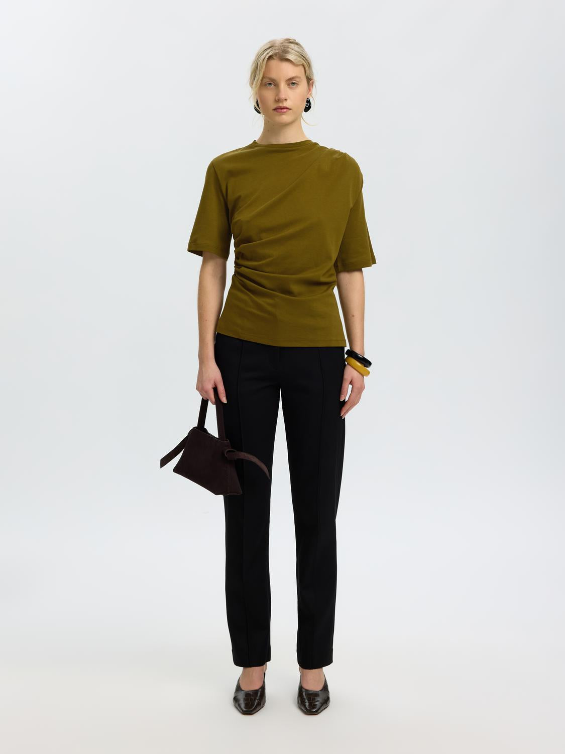 model_shot-creative